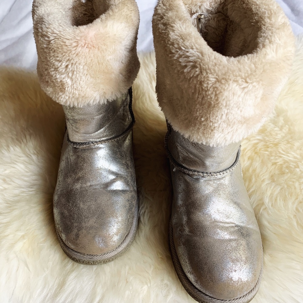Girls bootie.